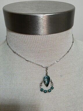 Hand Crafted Agate Wire Pendant On Chain Necklace Green 16"